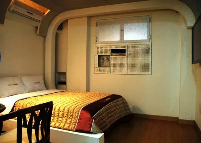 Hotel Plex 2*