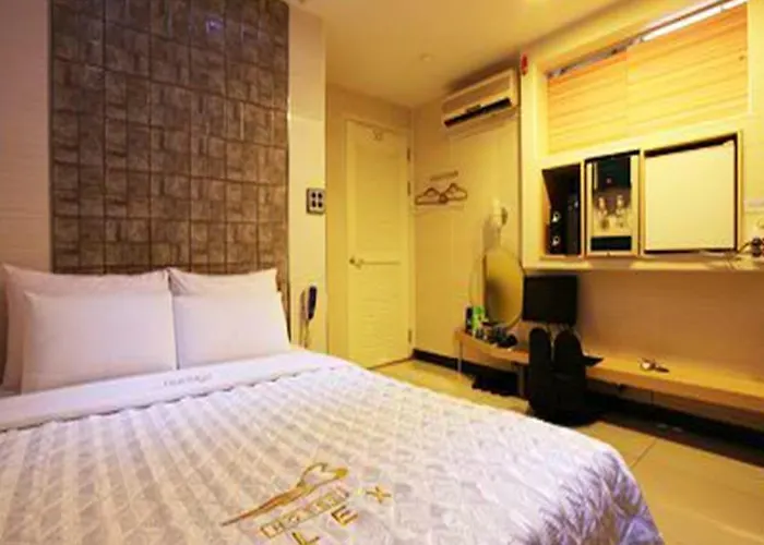 Plex Hotel 2*